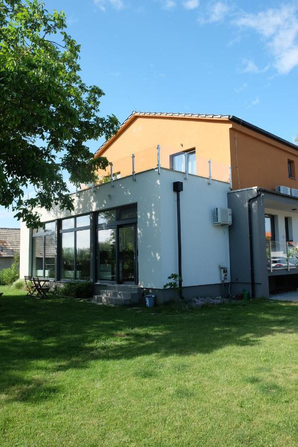 Penzion Pod Brezami** Nitra Exterior foto